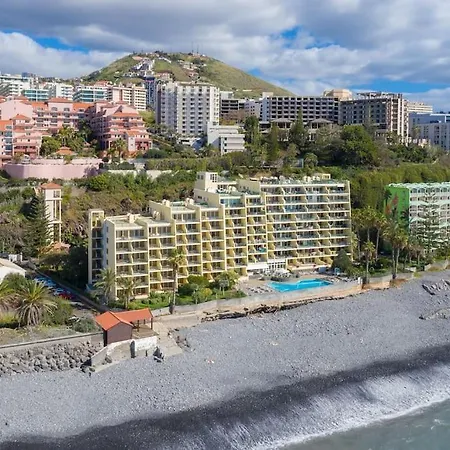 Penthouse On Praia Formosa Beach *